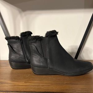 Life Stride Velocity booties.